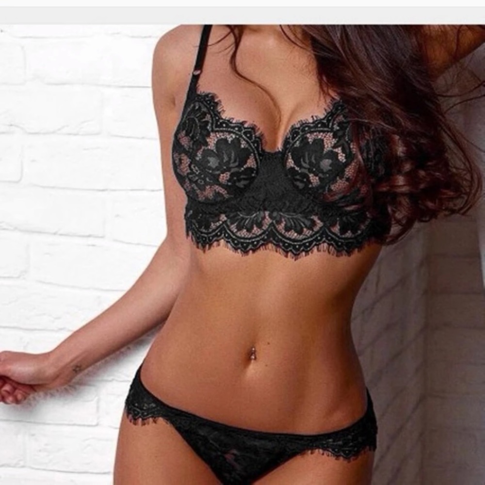 Black lingerie set - Picture 2 of 3